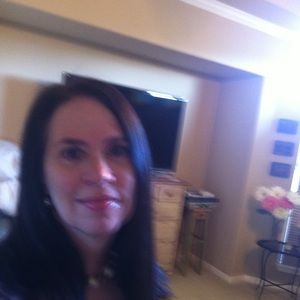 Meet your Posher, Debbie